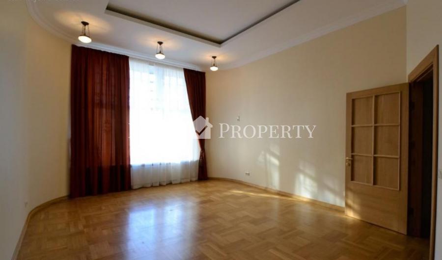 Luxury apartment in the quiet center of Riga clouse to the British Embassy.