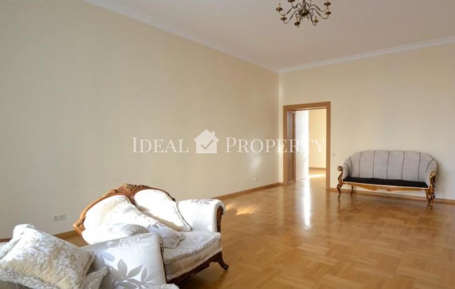 Luxury apartment in the quiet center of Riga clouse to the British Embassy.