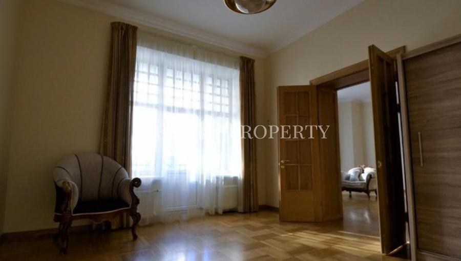 Luxury apartment in the quiet center of Riga clouse to the British Embassy.