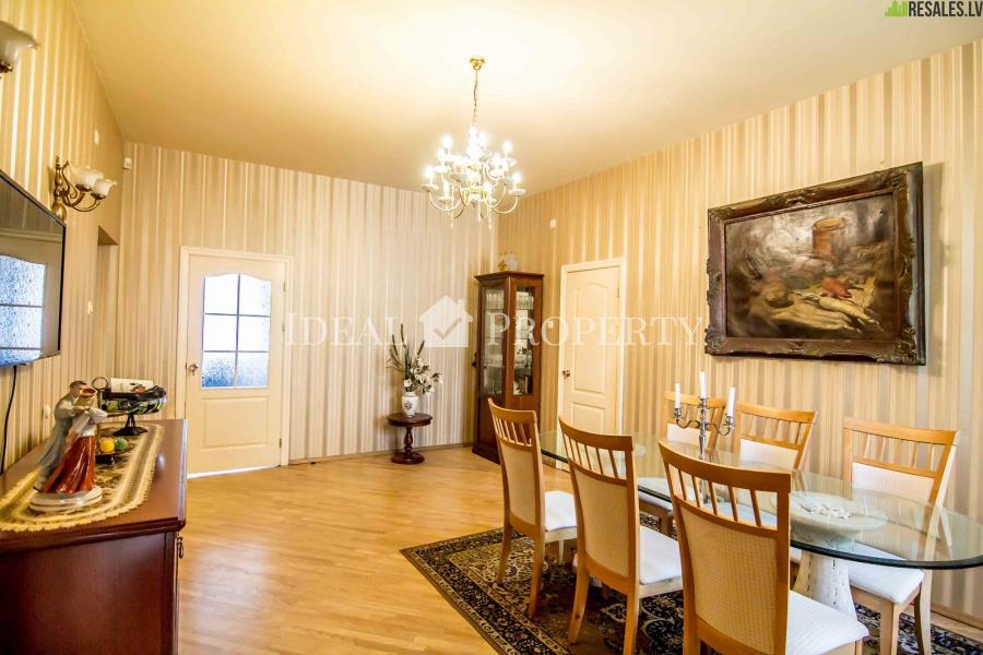 Three bedroom apartment in the city center at Brivibas str.