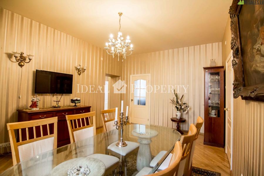 Three bedroom apartment in the city center at Brivibas str.