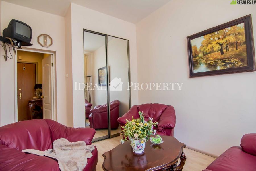 Three bedroom apartment in the city center at Brivibas str.