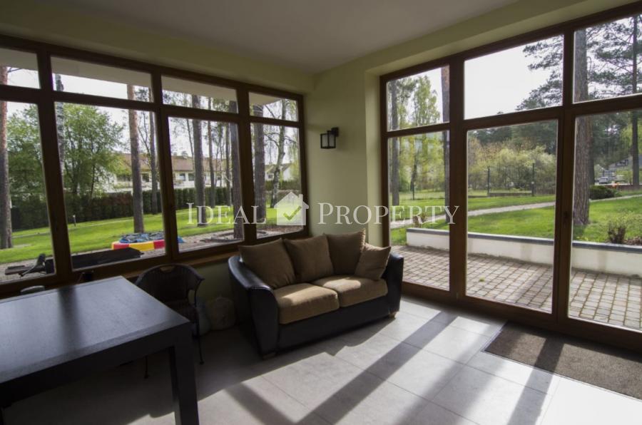 Pārdod plašu privātmāju klusā rajonā Berģi.