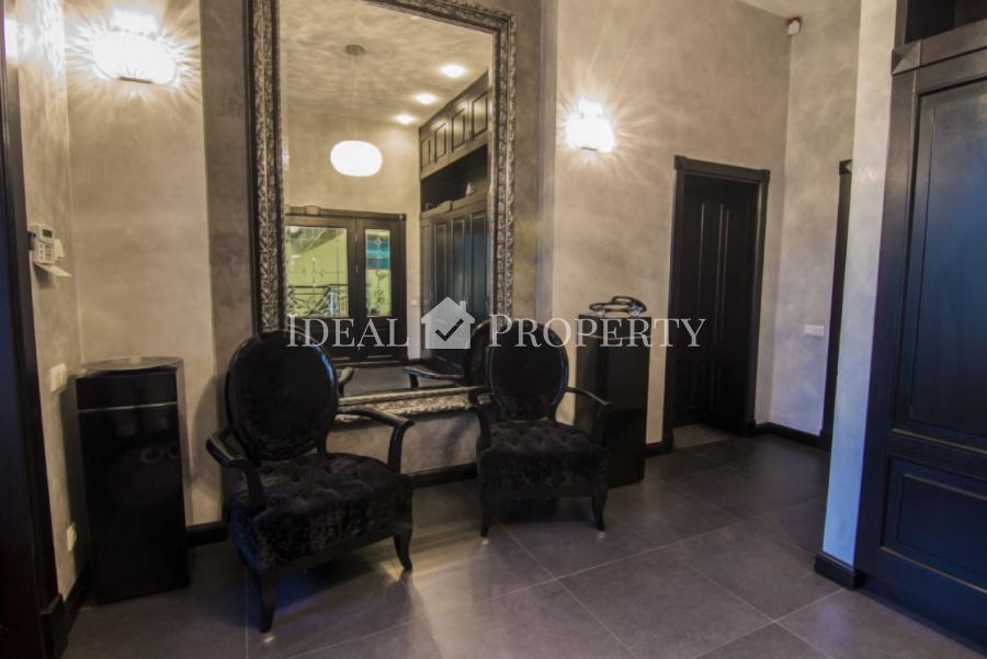 Pārdod plašu privātmāju klusā rajonā Berģi.