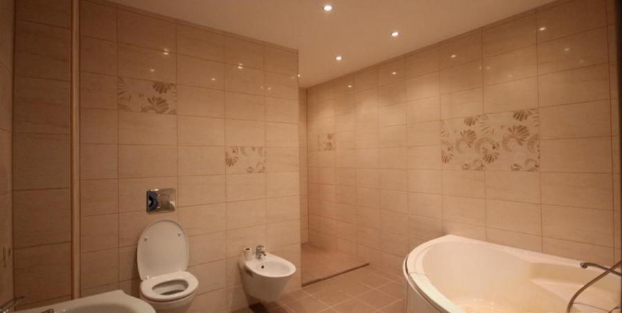 Jauna māja Berģos, privātmāju rajonā, klusā vietā.