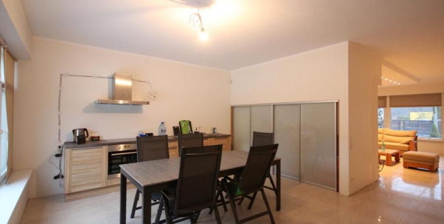 Jauna māja Berģos, privātmāju rajonā, klusā vietā.