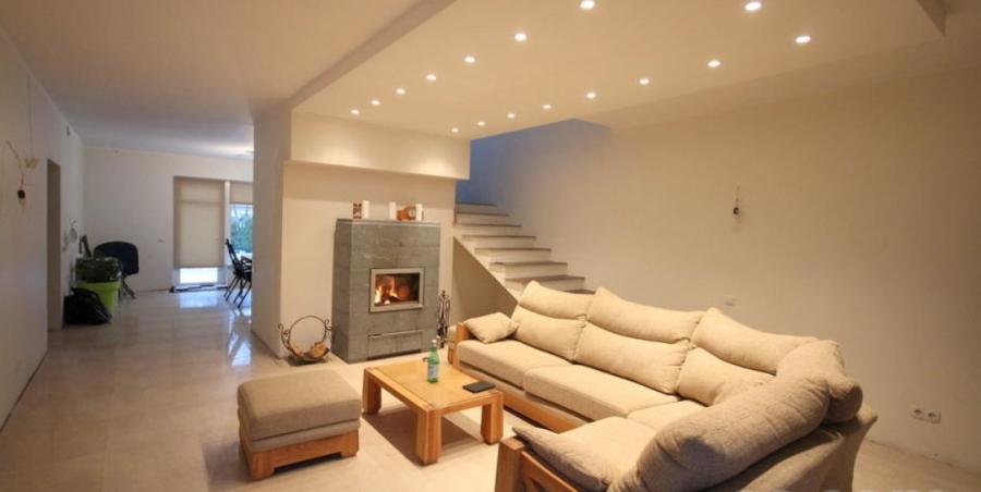 Jauna māja Berģos, privātmāju rajonā, klusā vietā.