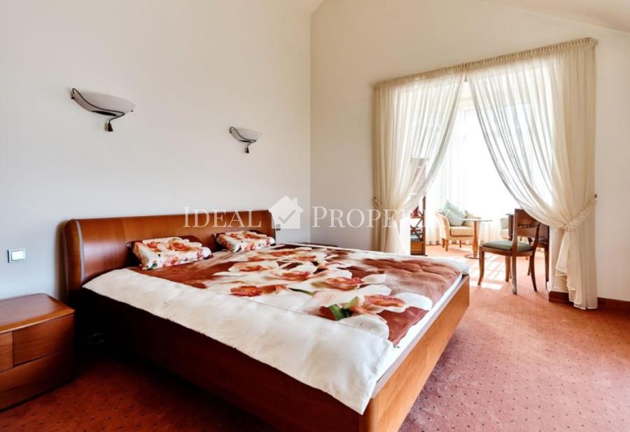 Piedāvājam iegādāties plašu privātmāju pašā ezera krastā, slēgta tipa ciematā - Ezerkrasts.