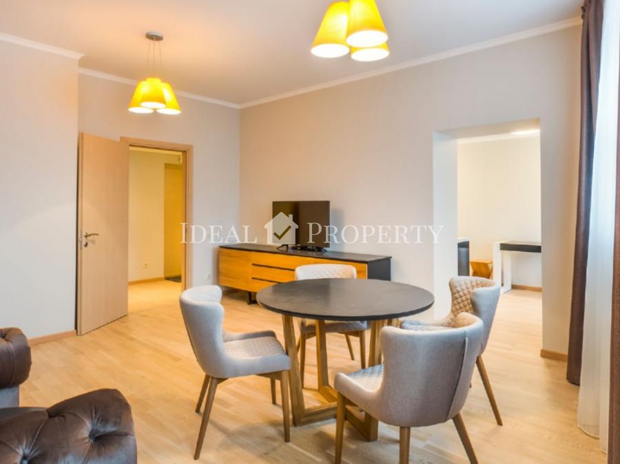 We offer for sale a 1-bedroom apartment near the Dome Cathedral.