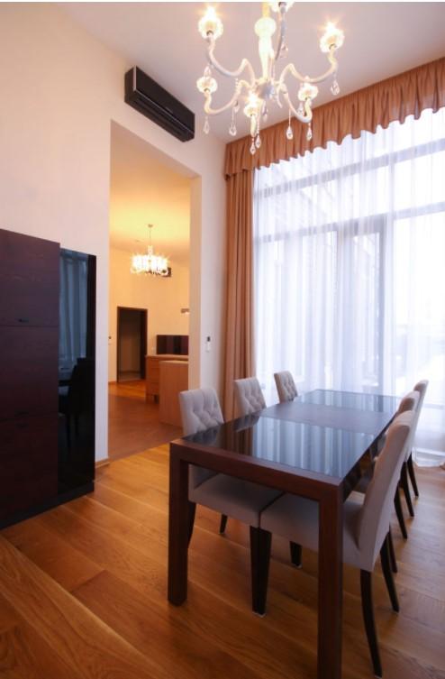 For rent we offer a 3 bedroom apartment in the Quiet Center of Riga at Eksporta street.