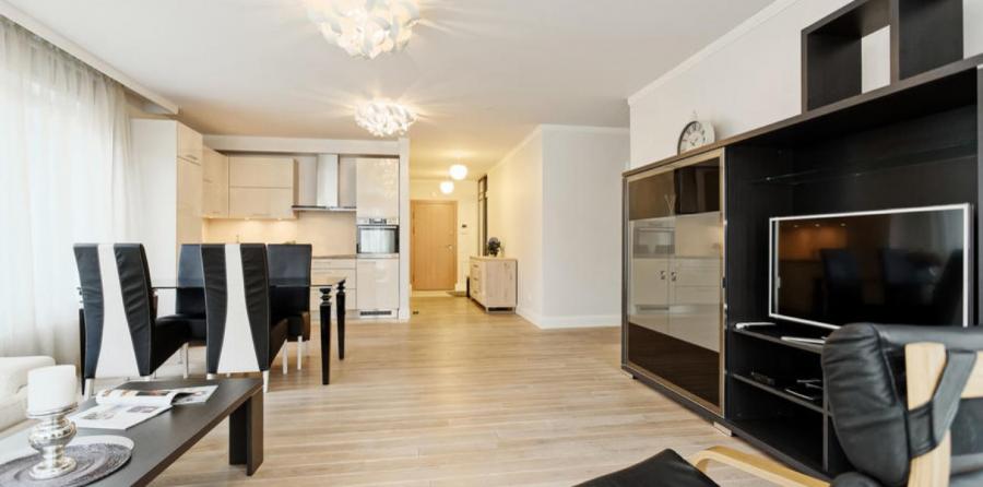 Bright, modern and fully equipped 4 room apartment in new project in the heart of Riga. 