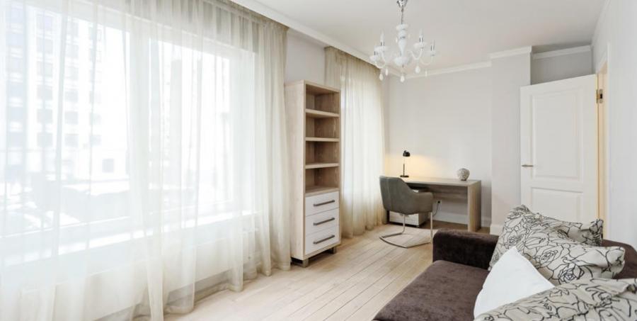 Bright, modern and fully equipped 4 room apartment in new project in the heart of Riga. 