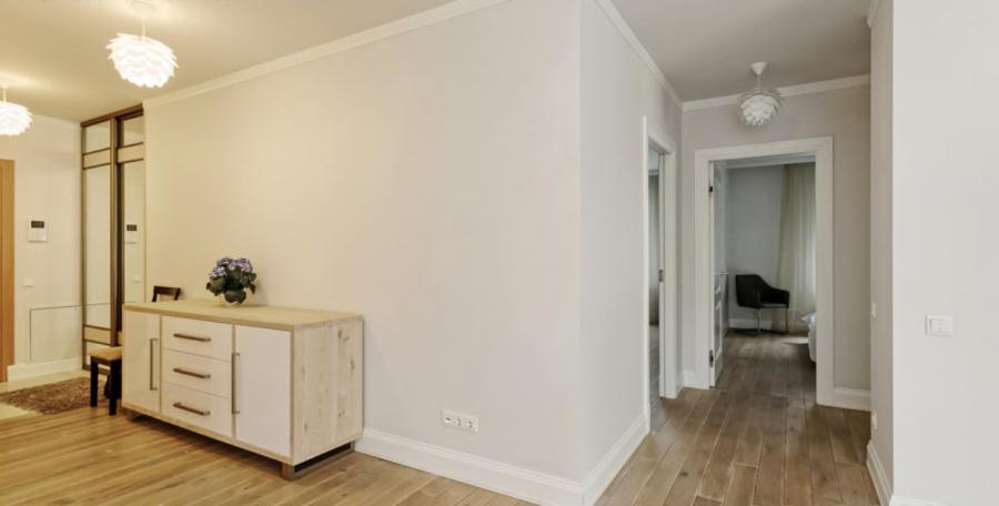 Bright, modern and fully equipped 4 room apartment in new project in the heart of Riga. 