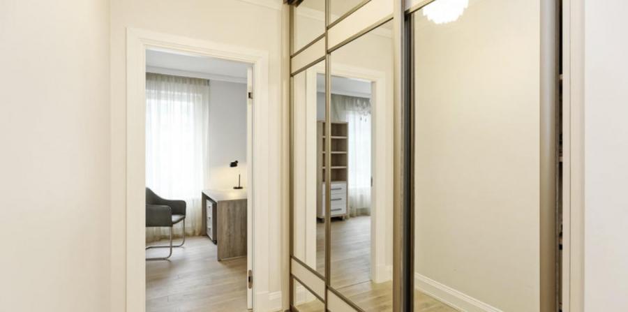 Bright, modern and fully equipped 4 room apartment in new project in the heart of Riga. 