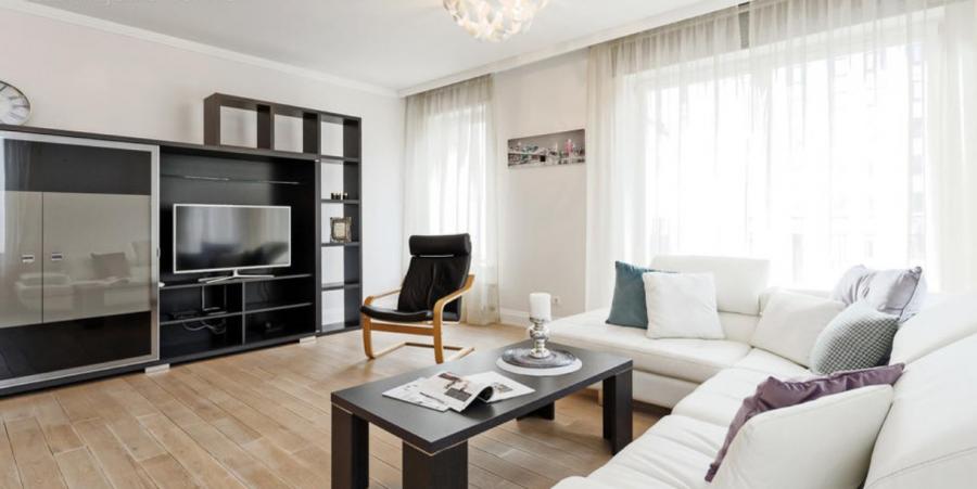 Bright, modern and fully equipped 4 room apartment in new project in the heart of Riga. 