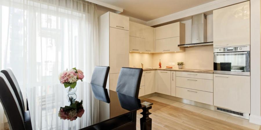 Bright, modern and fully equipped 4 room apartment in new project in the heart of Riga. 