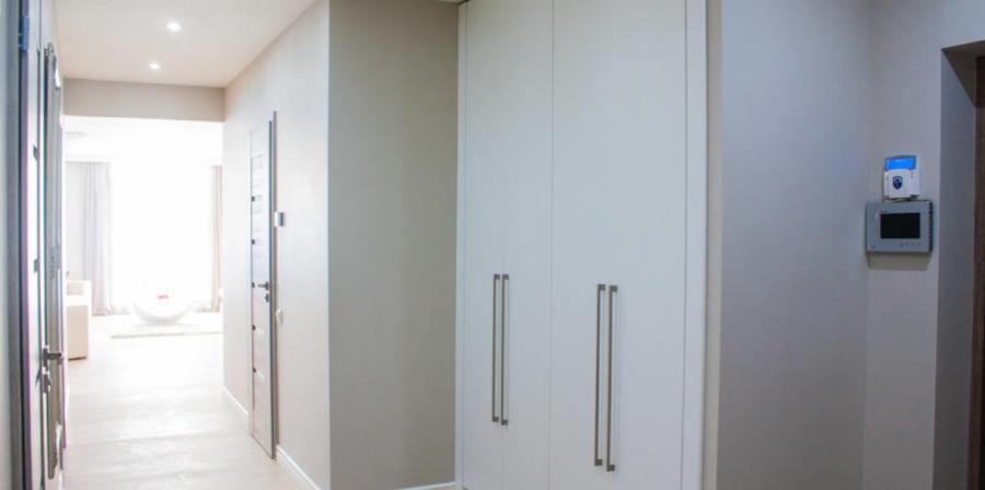 For long term or summer season  rent is offered 4-room apartment in the heart of Jurmala, Majori district. 