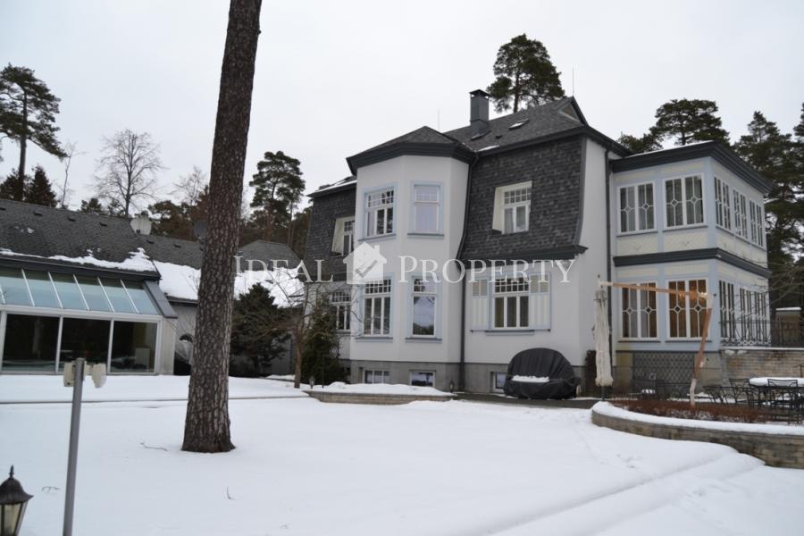 The elegant mansion in Jurmala in a prestigious location, in Lielupa.