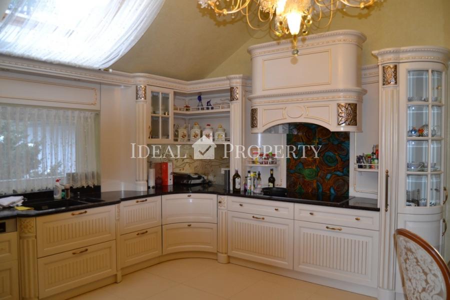 The elegant mansion in Jurmala in a prestigious location, in Lielupa.