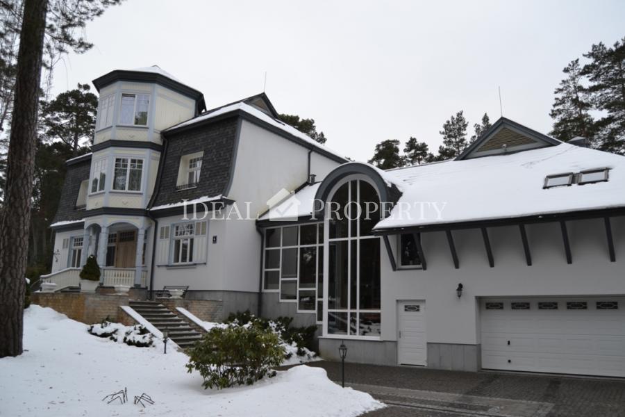 The elegant mansion in Jurmala in a prestigious location, in Lielupa.