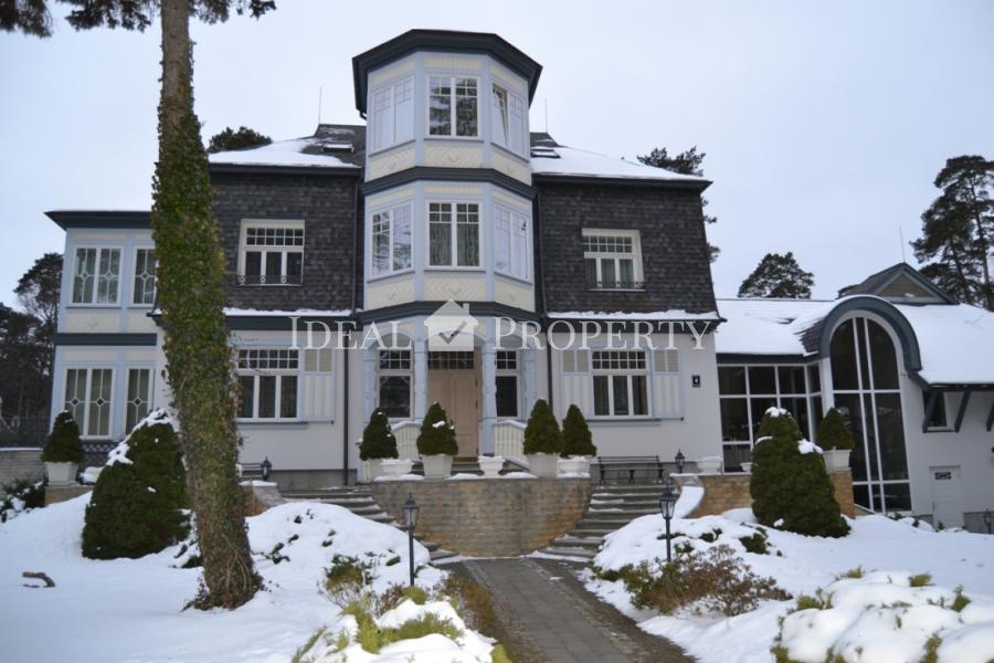 The elegant mansion in Jurmala in a prestigious location, in Lielupa.