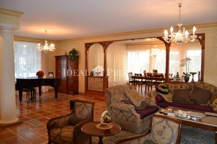 The elegant mansion in Jurmala in a prestigious location, in Lielupa.