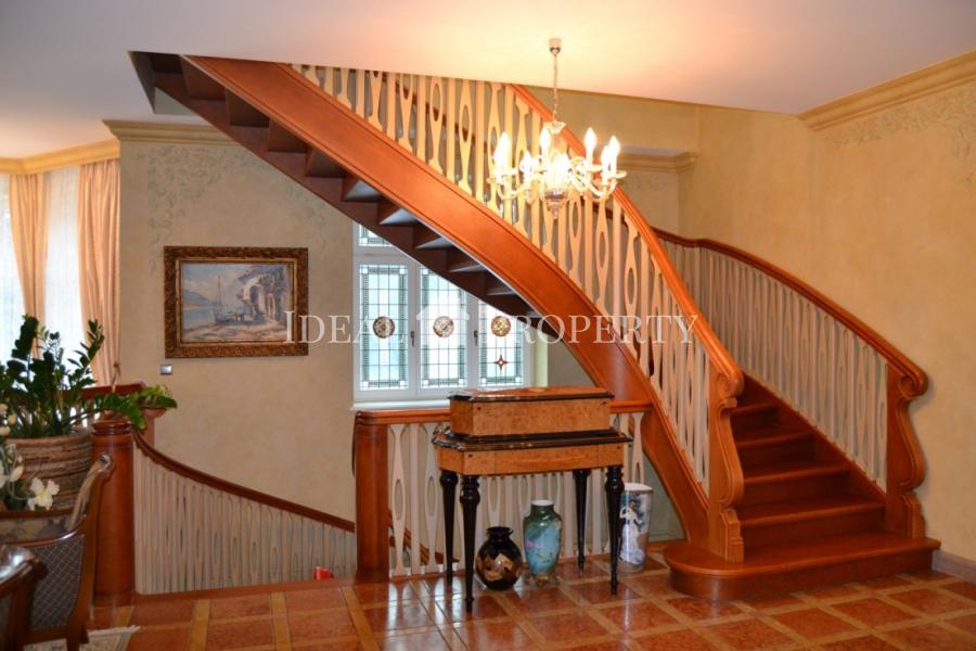 The elegant mansion in Jurmala in a prestigious location, in Lielupa.