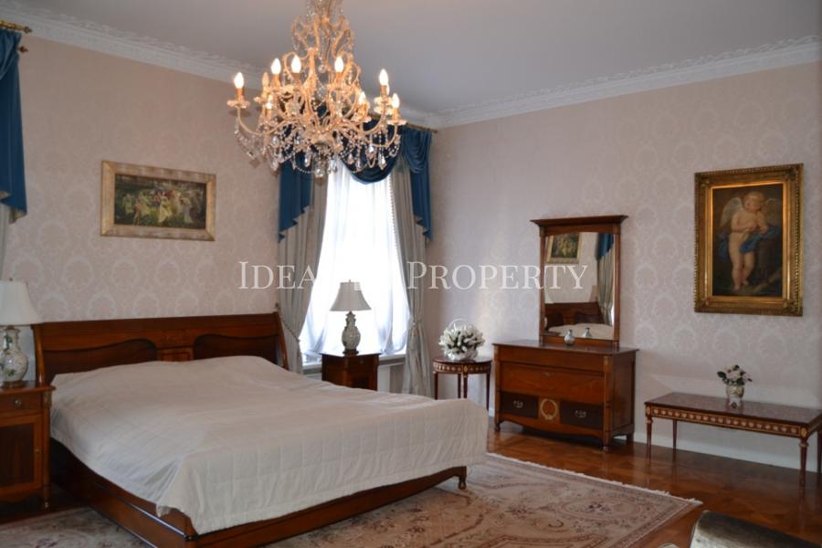 For sale is a respectable 7-room apartment in the embassy area.