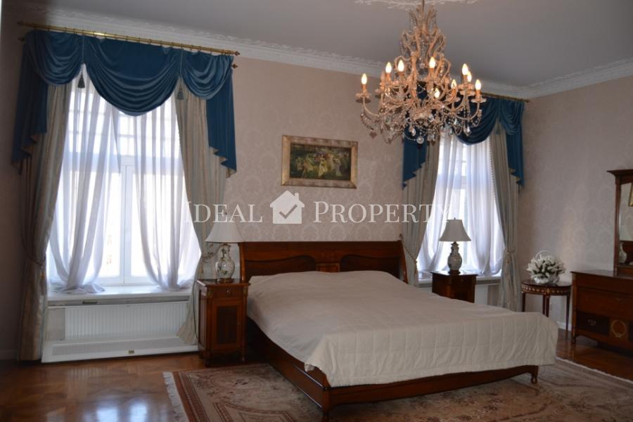 For sale is a respectable 7-room apartment in the embassy area.