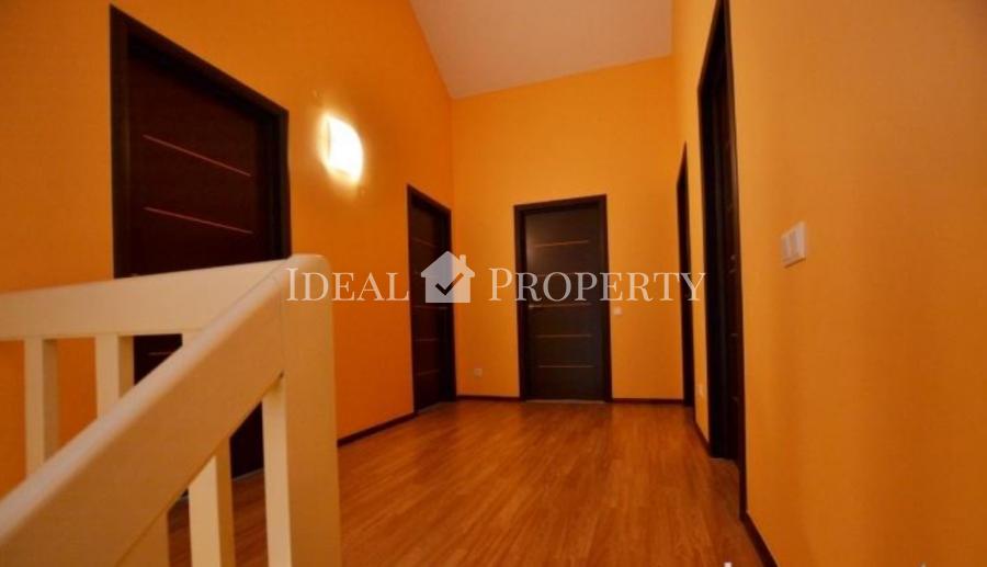 Красивый двухэтажный дом предлагается в аренду в поселке Салиена.