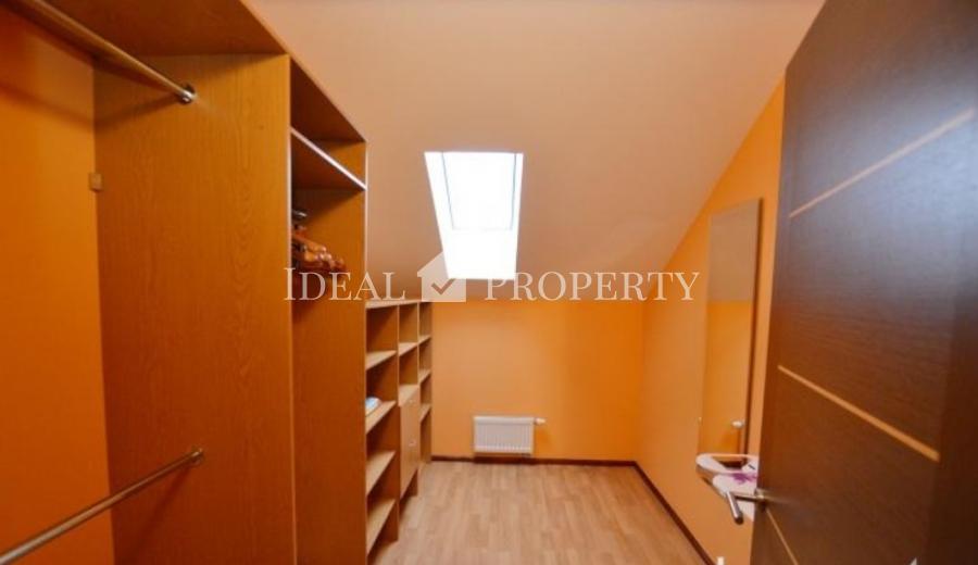 Красивый двухэтажный дом предлагается в аренду в поселке Салиена.