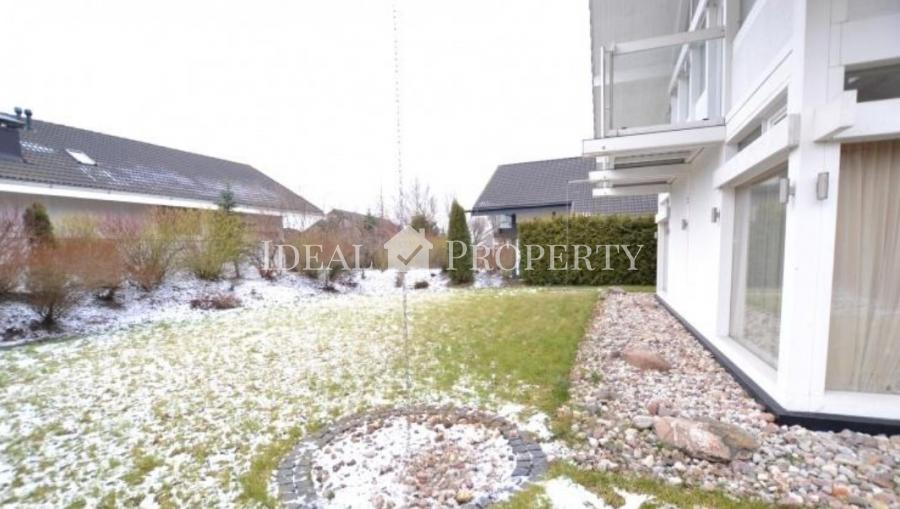 Красивый двухэтажный дом предлагается в аренду в поселке Салиена.