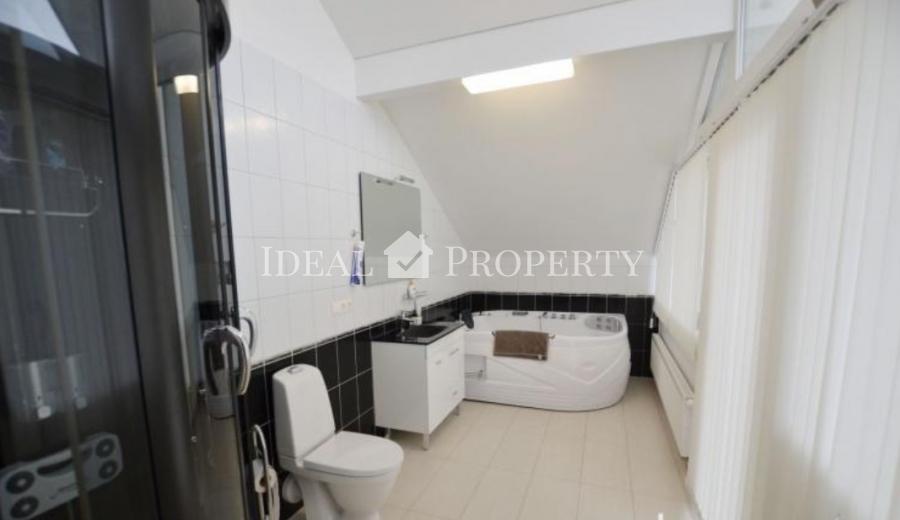 Красивый двухэтажный дом предлагается в аренду в поселке Салиена.