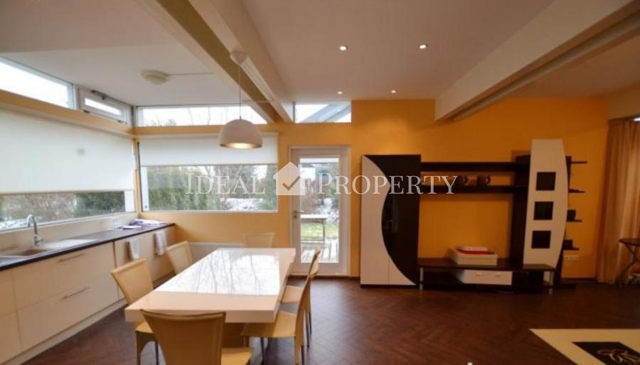 Красивый двухэтажный дом предлагается в аренду в поселке Салиена.