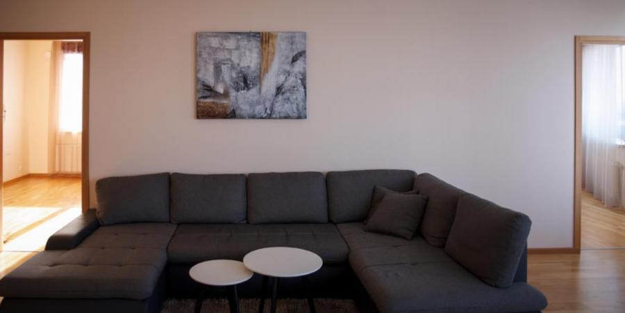 Exclusive 3 room apartment in the condominium “Skanstes Virsotnes” is offered for rent. 