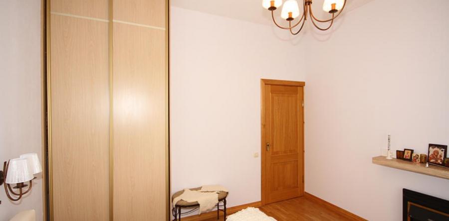 Bright and cozy two room apartment in a quiet center for rent. 