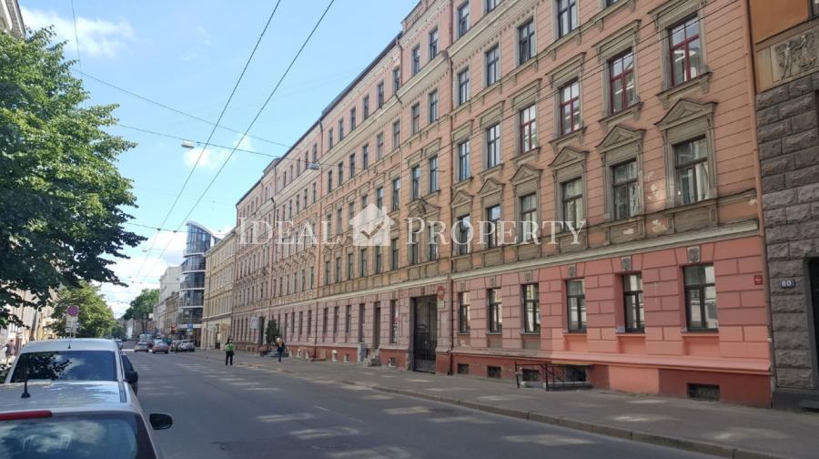 For rent 3, 5 room, 2 story mansard apartment in the center of Riga.