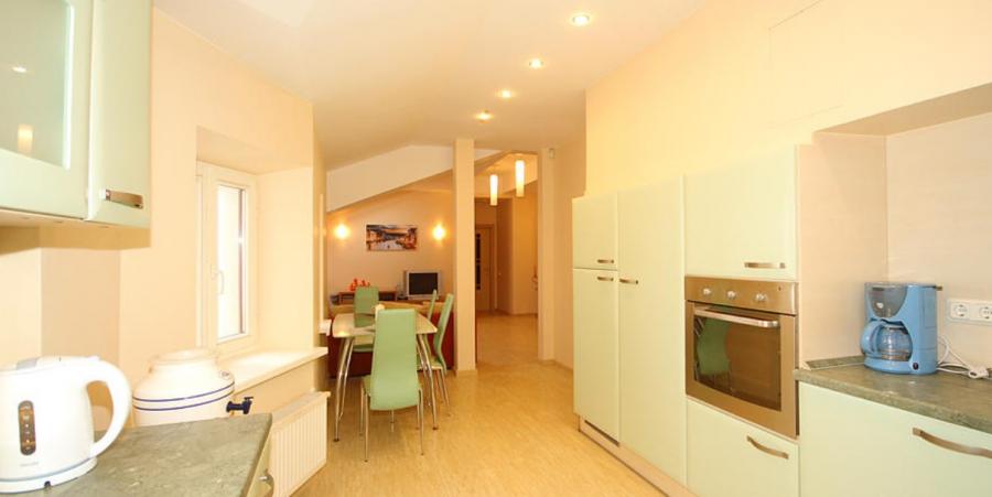 Bright apartment on the top floor of the building with a fireplace, renovated and sophisticated Art Nouveau building.