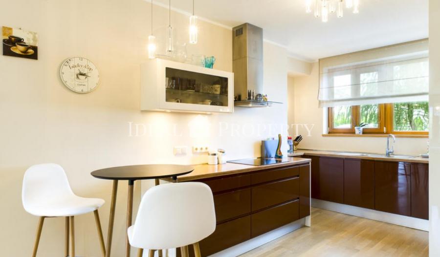 Комфортный, практичный и высококачественный таунхаус с тремя спальнями.