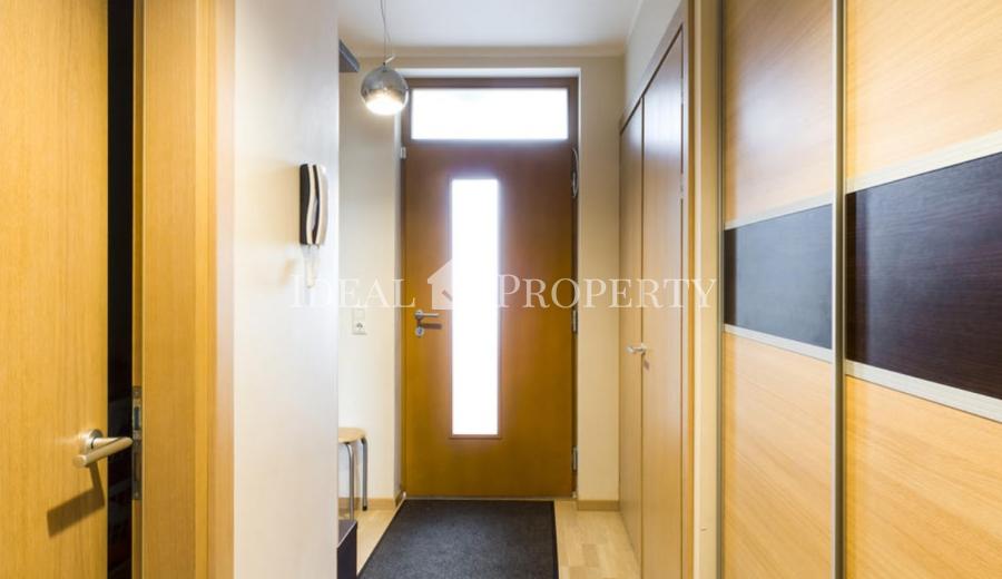 Комфортный, практичный и высококачественный таунхаус с тремя спальнями.