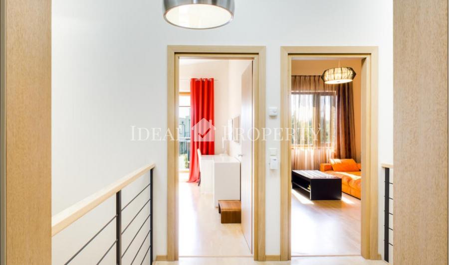 Комфортный, практичный и высококачественный таунхаус с тремя спальнями.