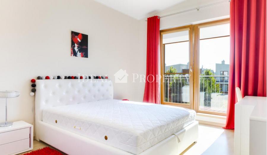 Комфортный, практичный и высококачественный таунхаус с тремя спальнями.