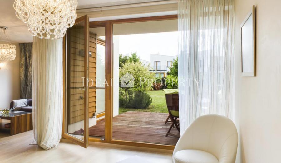 Комфортный, практичный и высококачественный таунхаус с тремя спальнями.