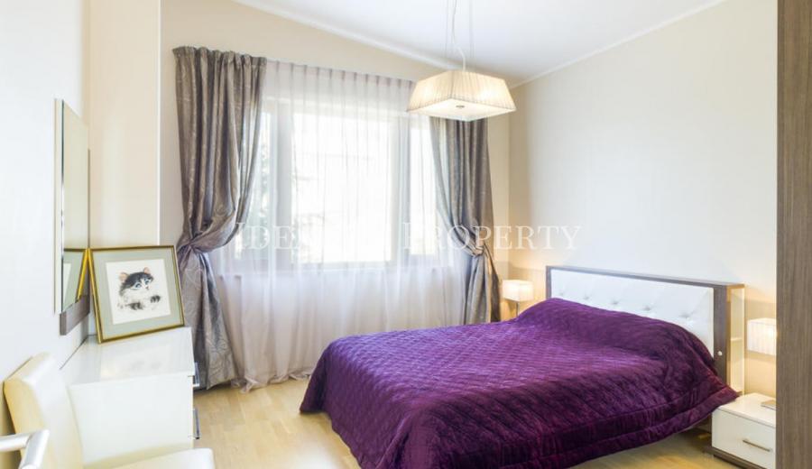 Комфортный, практичный и высококачественный таунхаус с тремя спальнями.