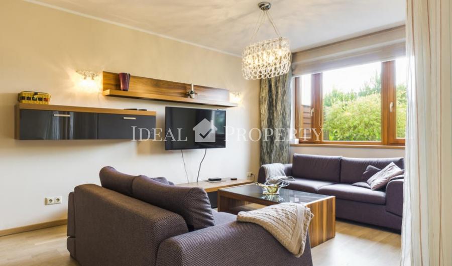 Комфортный, практичный и высококачественный таунхаус с тремя спальнями.