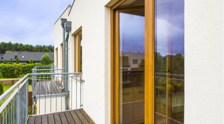 Īrei tiek piedāvāta gaiša un komfortabla, premium rindu māja.