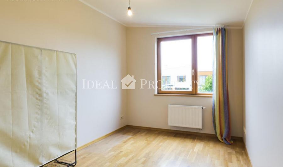 Īrei tiek piedāvāta gaiša un komfortabla, premium rindu māja.