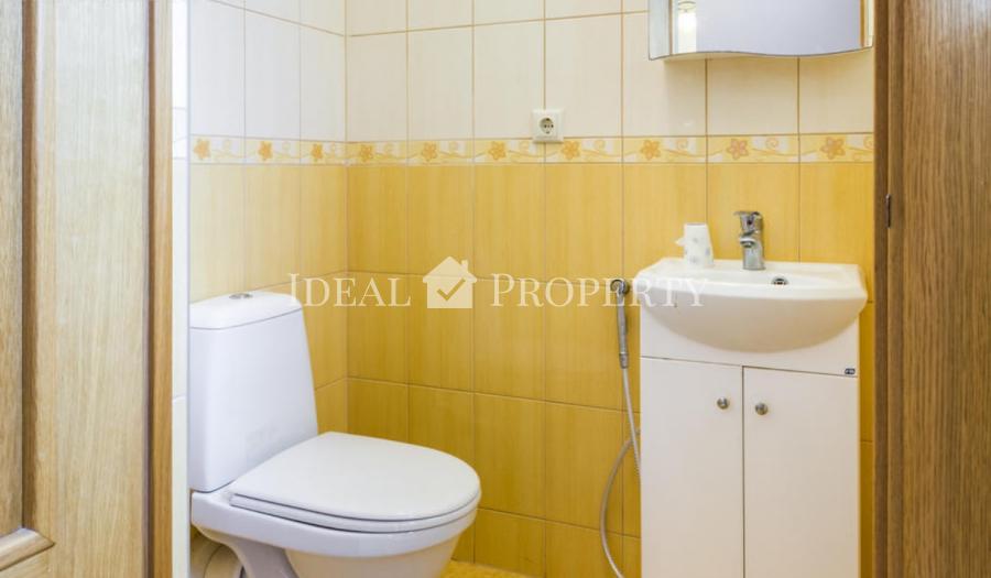 Īrei tiek piedāvāta gaiša un komfortabla, premium rindu māja.