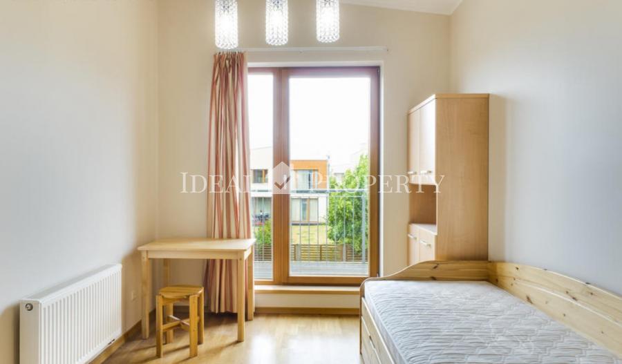 Īrei tiek piedāvāta gaiša un komfortabla, premium rindu māja.