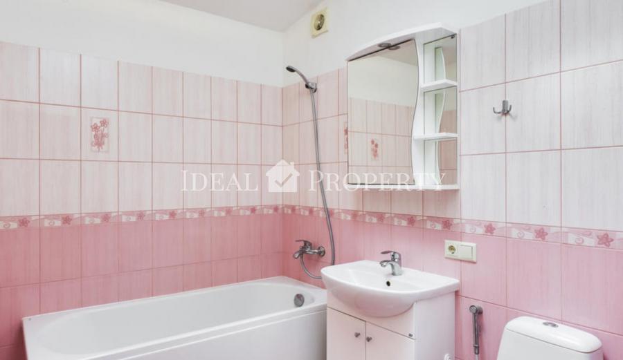 Īrei tiek piedāvāta gaiša un komfortabla, premium rindu māja.